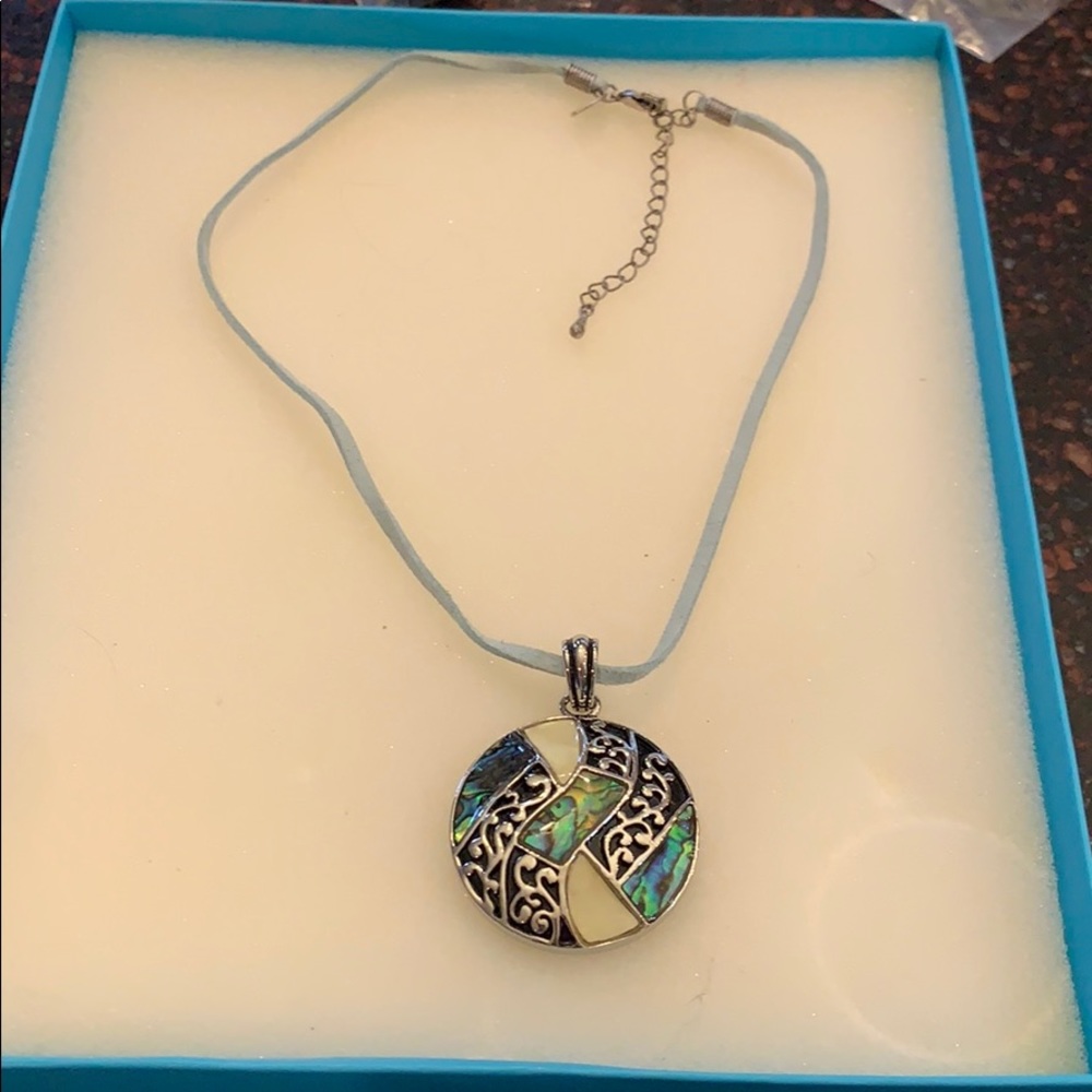 Beautiful Lia Sophia necklace